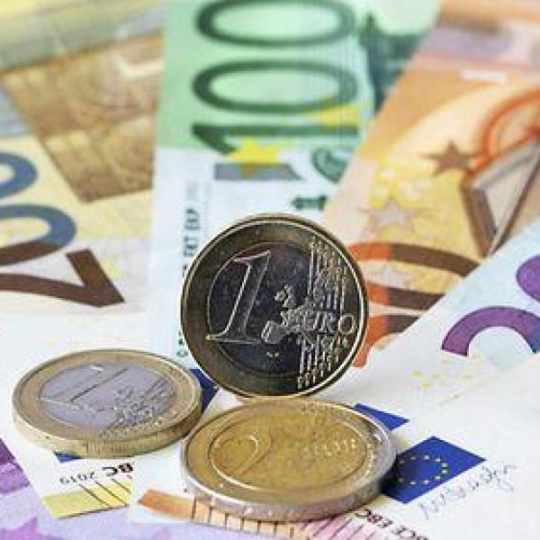 2022-01-03-euro to-paketo-voitheias-tis-ee